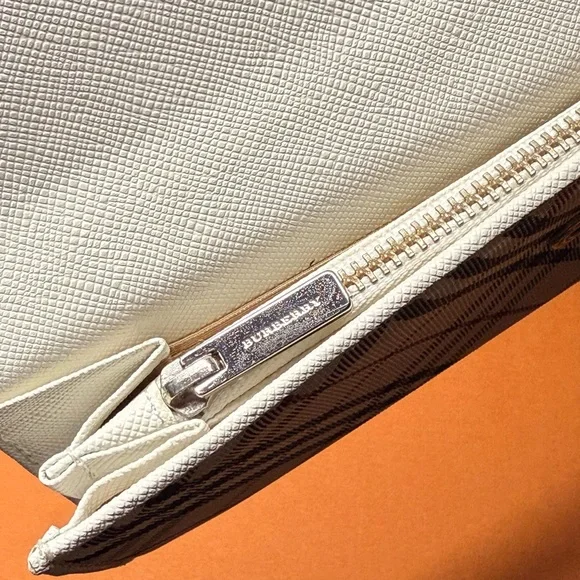 COPY - Authentic Vintage Burberry White and Tan Nova Women's Wallet